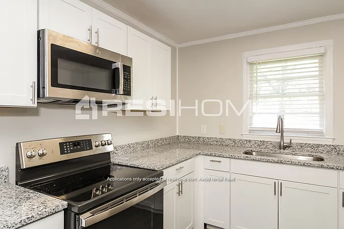 2931 Birchwood Way SW — Photo 3
