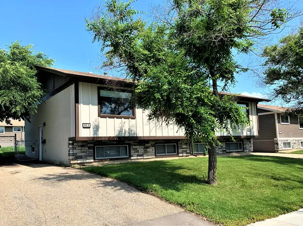 10806 93rd St #A, Grande Prairie, AB T8V 1Y4