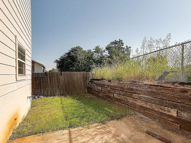 1115 Parkway Trl — Photo 18
