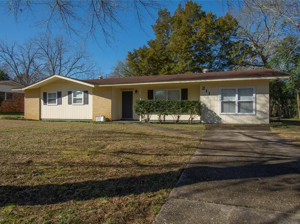 211 Cardinal Ln, Enterprise, AL 36330