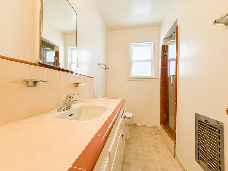 R&A INVESTMENTS HOLT — Photo 24