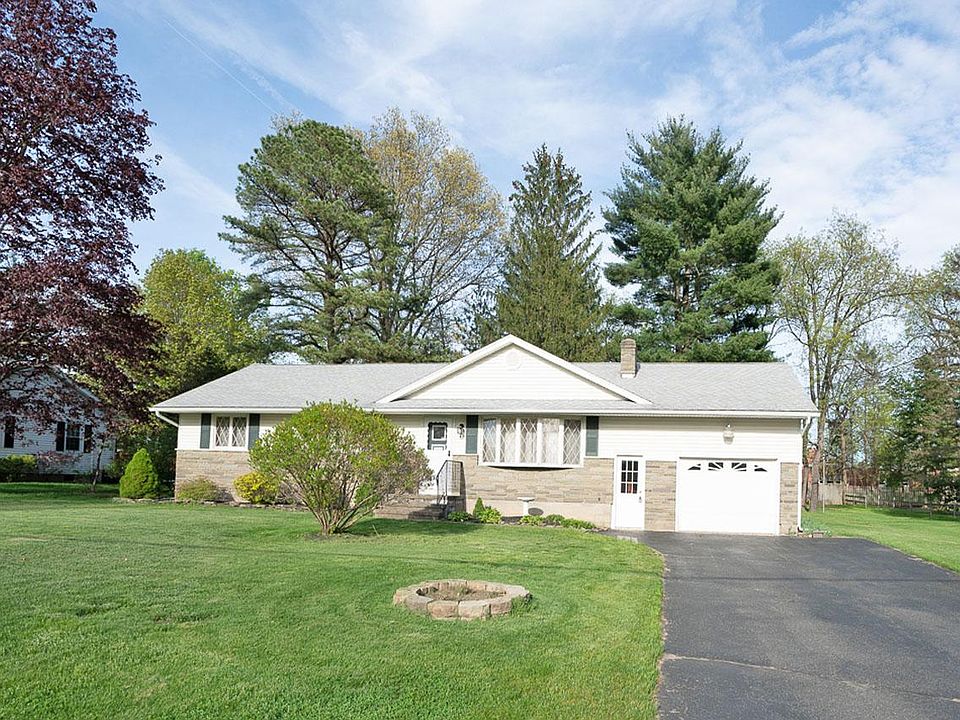 1st image of 17 Lace Ln