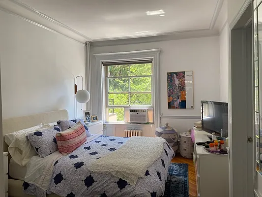 Rented by Douglas Elliman | media 19