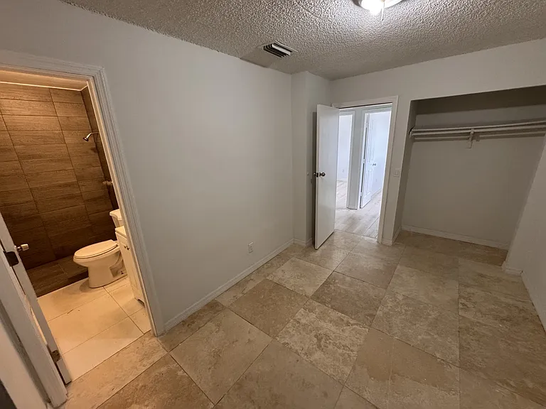 200 SW 20th Ave #2 — Photo 12