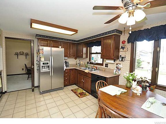 3rd image of 28 Randwood Dr N