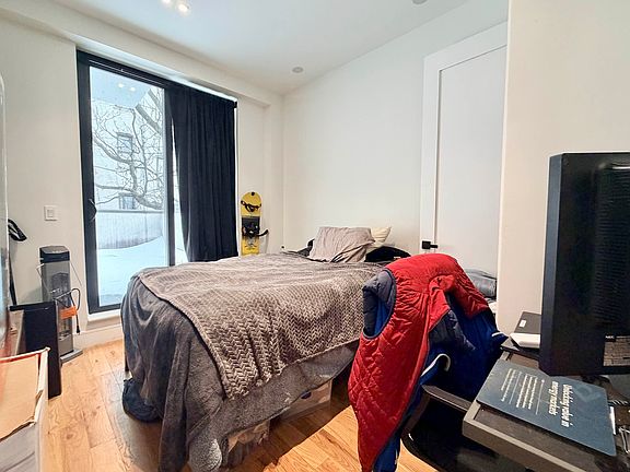 5th image of 221 S 4th St #2B