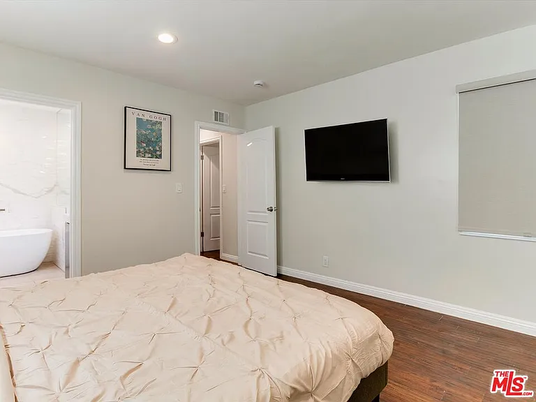 23109 Mariano St — Photo 23