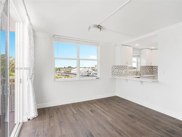 1505 N Riverside Dr #404 — Photo 7