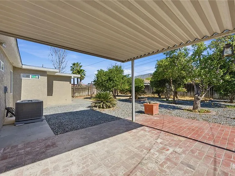 409 W Camellia Way — Photo 25
