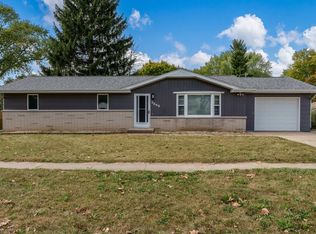 7606 Buffalo Grove Rd, Loves Park, IL 61111