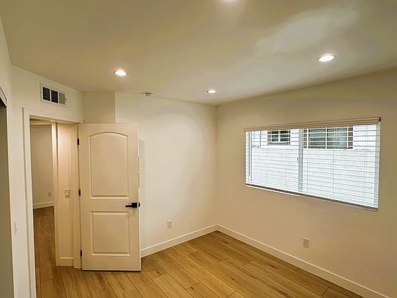 2nd image of 1906 Vassar St APT 5