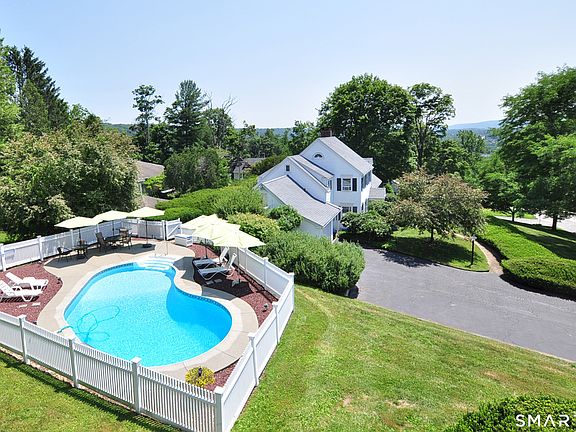 2nd image of 32 Aspetuck Avenue