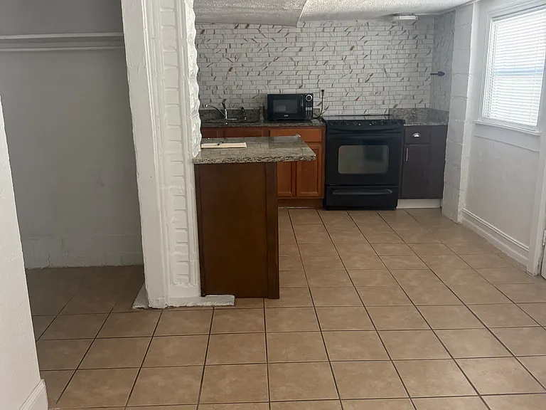 23 S Hollywood Ave #7 — Photo 4
