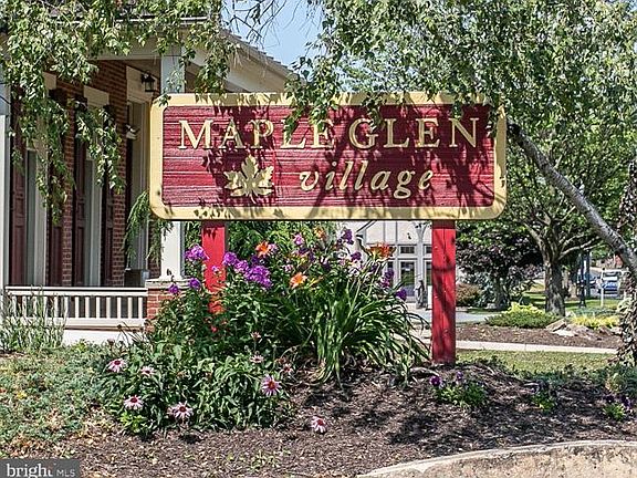 3rd image of 421 Maple Glen Cir