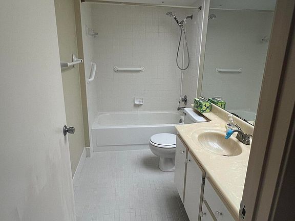 5th image of 300 SW 130th Terrace #314b