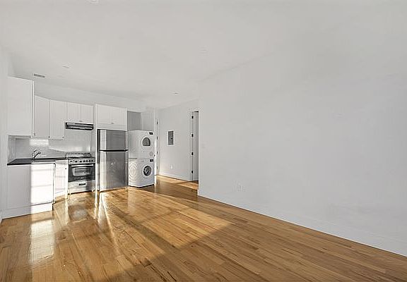 4th image of 574 Manhattan Ave APT 4A