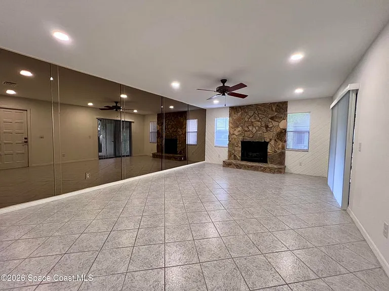 1914 Dipol Courtway — Photo 3