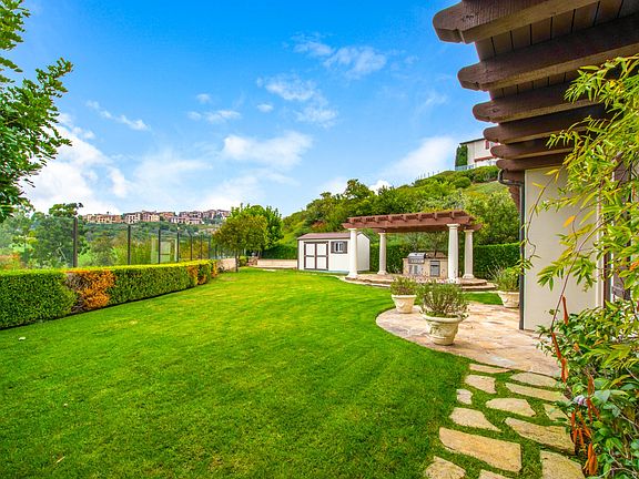 10,000 sqft Lot - Backyard