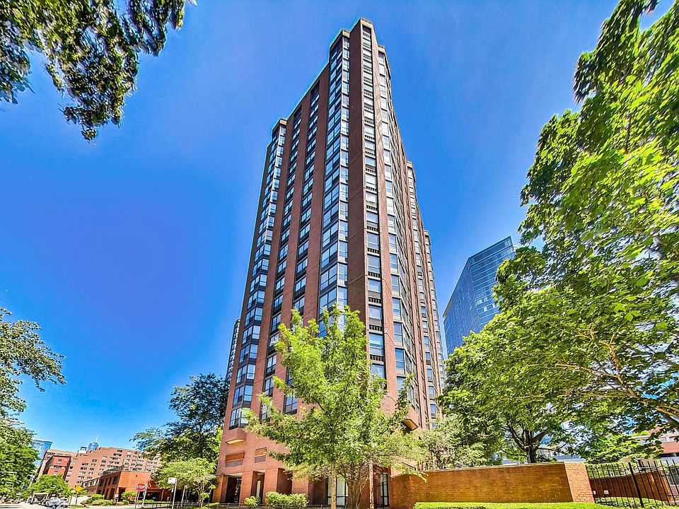 1st image of 901 S Plymouth Ct APT 303