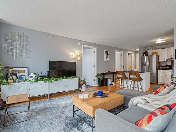 5th image of 545 N Dearborn St APT 1510