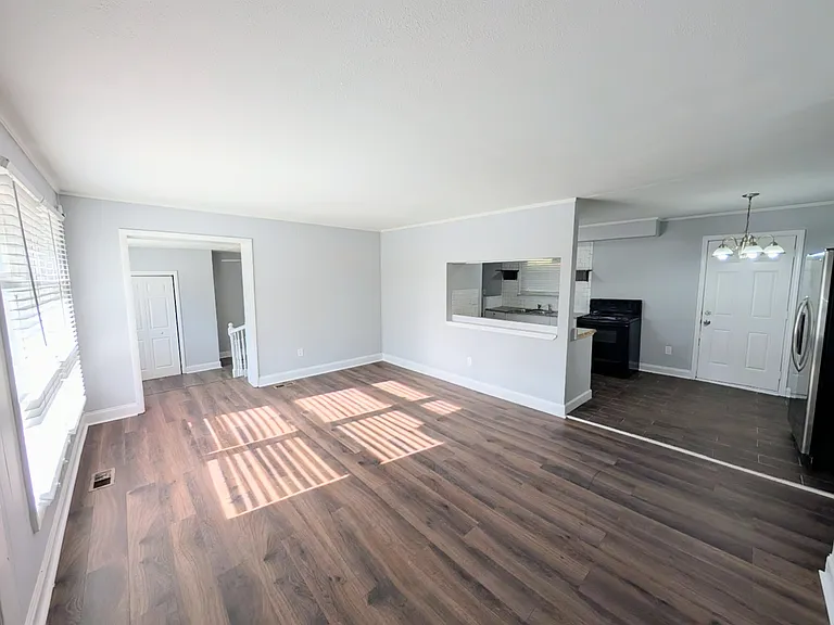 70 Ruzelle Dr SW — Photo 12