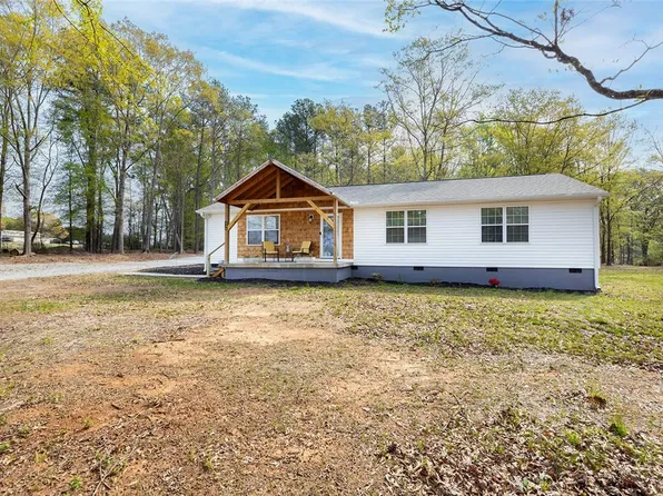 446 Patterson St, Central, SC 29630