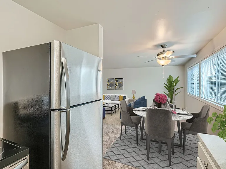 Hawthorne Court Apartments — Photo 2