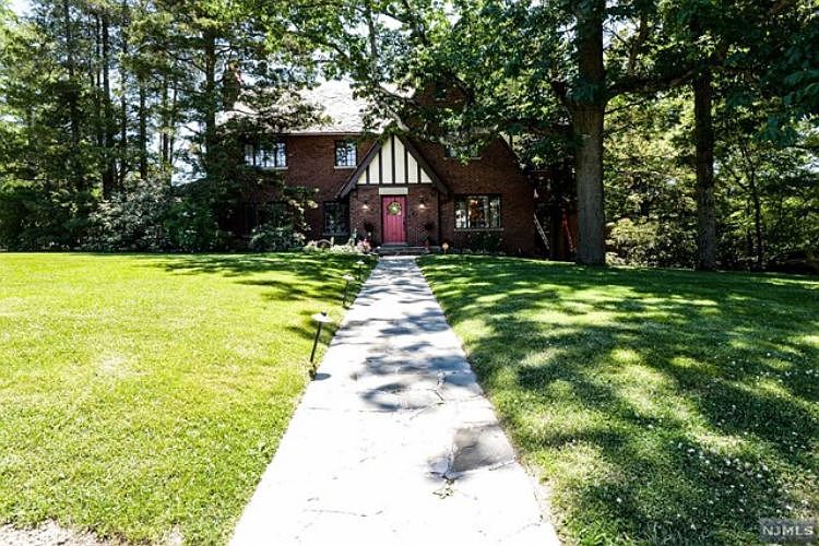 1st image of 100 Edgewood Ave