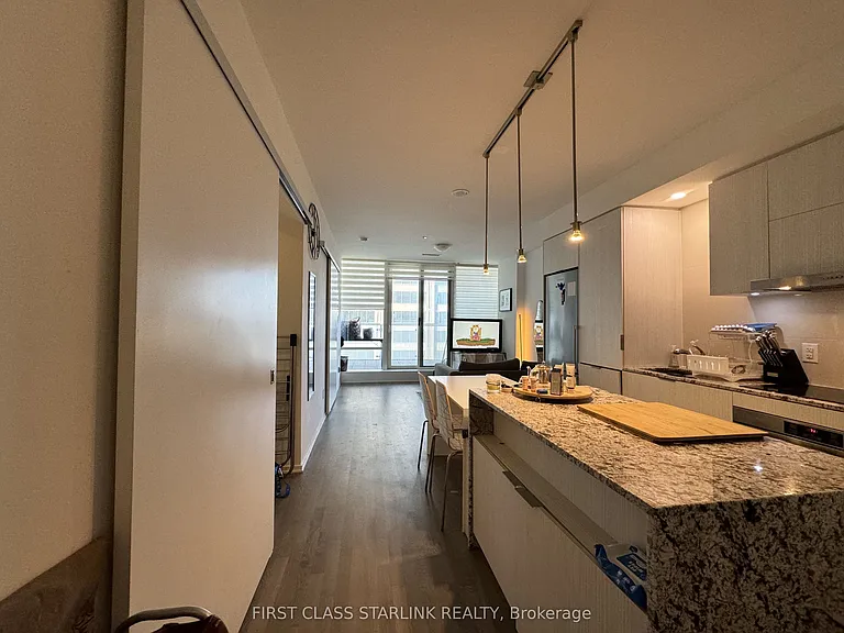 1 Bloor St E #811 — Photo 3