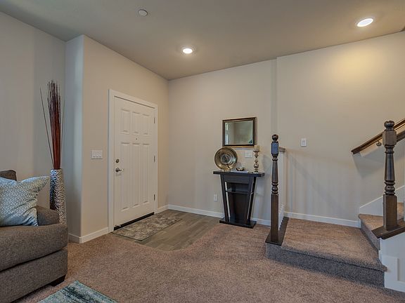 2nd image of 180 Ivy St