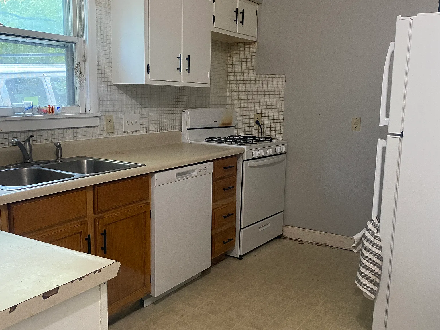 6 bed, 2300 sqft, $3,060 — Photo 4