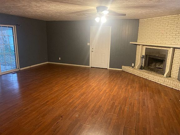 4th image of 402 E Wilson St