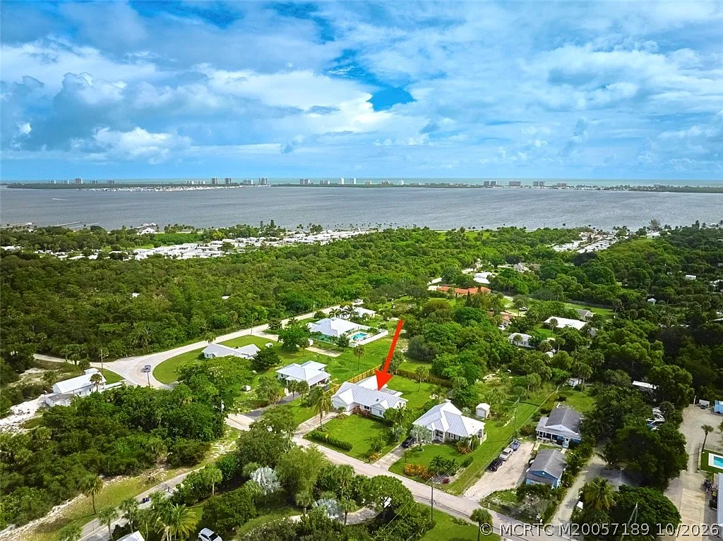 3 bed, 2.0 bath, 1863 sqft, $3,700 — Photo 2