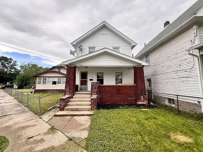 1233 Halstead St — Photo 1