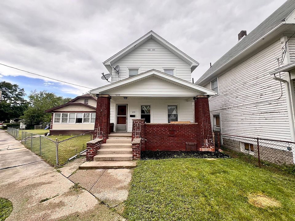 1st image of 1233 Halstead St