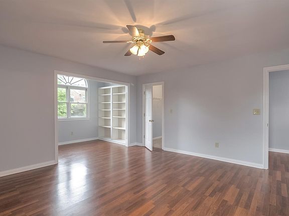 4th image of 4670 Laurelwood Dr
