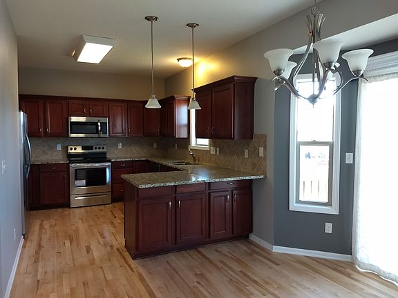 4th image of 1890 SE Greentree Dr