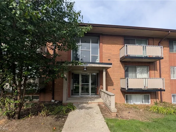21801 River Oaks Dr APT A2, Rocky River, OH 44116