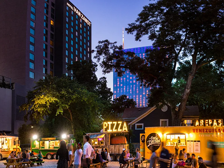Walking distance to restaurants, food trucks and speakeasys