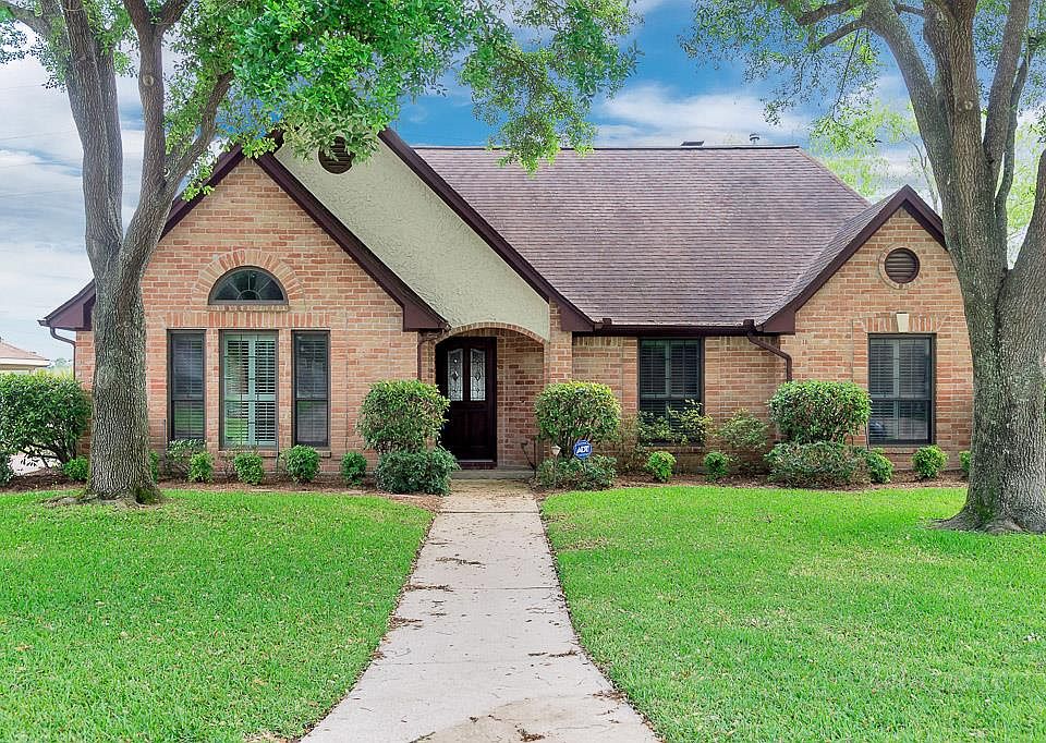 1st image of 15722 Sweetwater Creek Dr