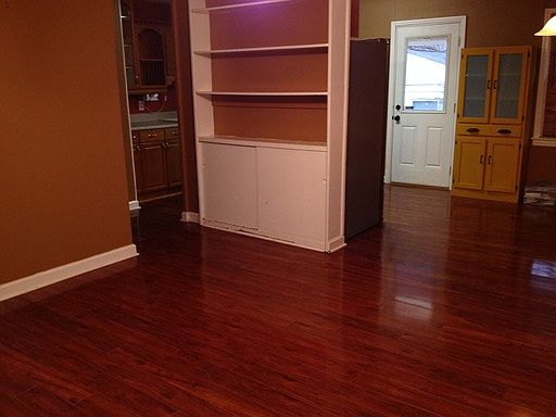 2nd image of 604 Akers St
