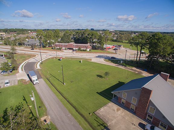 5th image of 517 Verot School Rd