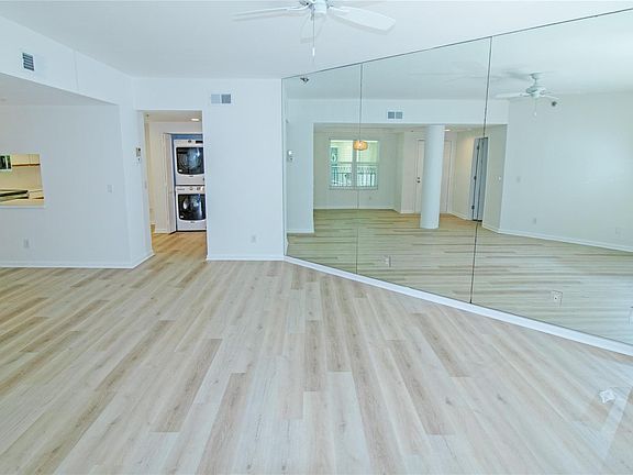 5th image of 221 NE Plantation Road #213