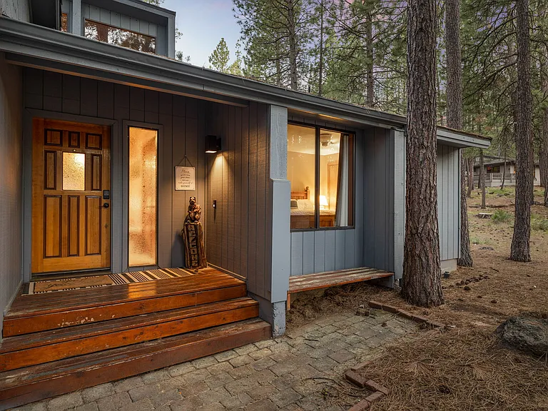 18087 E Butte Ln — Photo 2