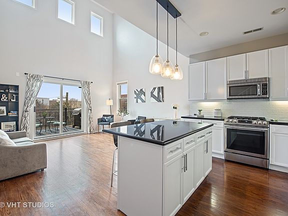 2nd image of 2746 N Wolcott Ave APT 3N