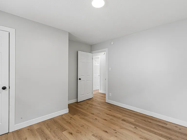 126 N Illinois St — Photo 13