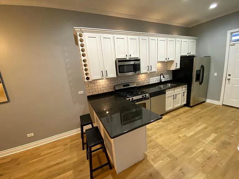 1349 W Huron St #2R — Photo 5
