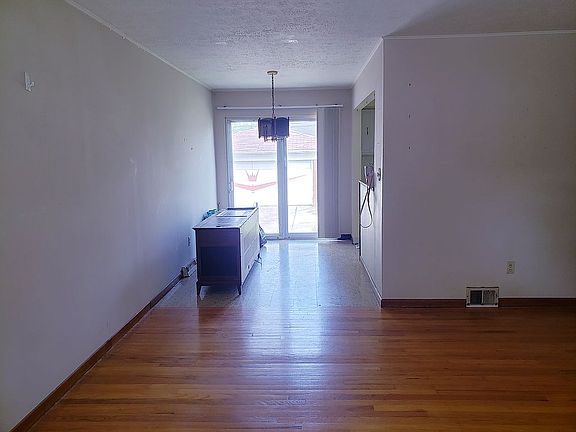 4th image of 5747 Richwood Ave