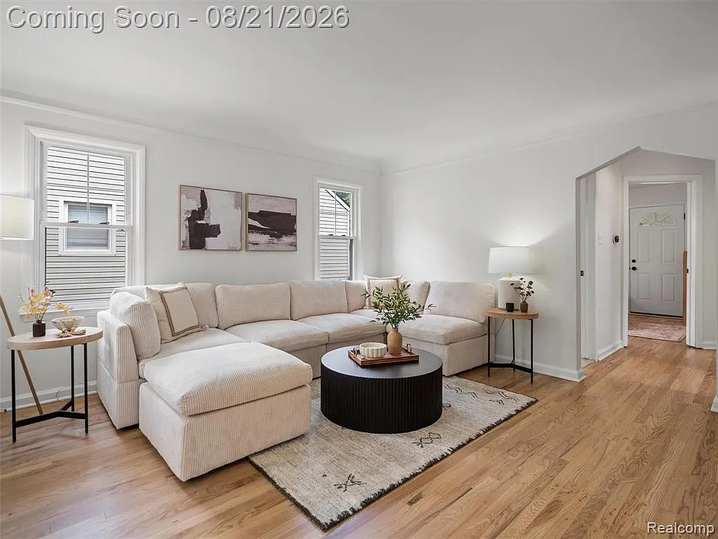 3 bed, 2.0 bath, 1812 sqft, $4,250 — Photo 4
