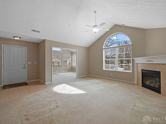 4th image of 9 Scarborough Village Dr